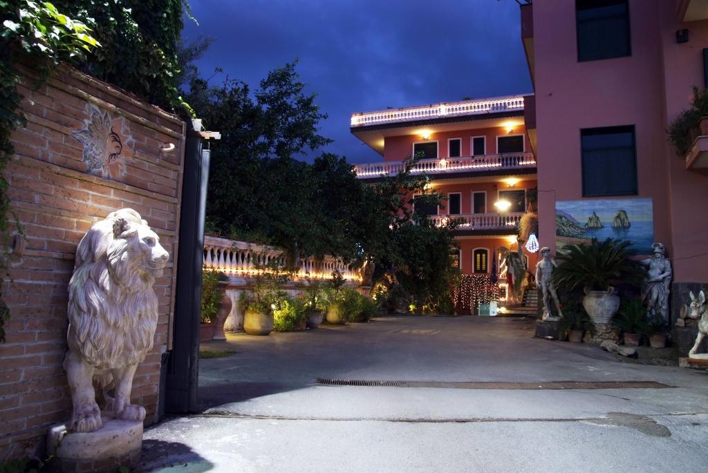 Hotel Sottovento Sant'Egidio del Monte Albino Exterior foto